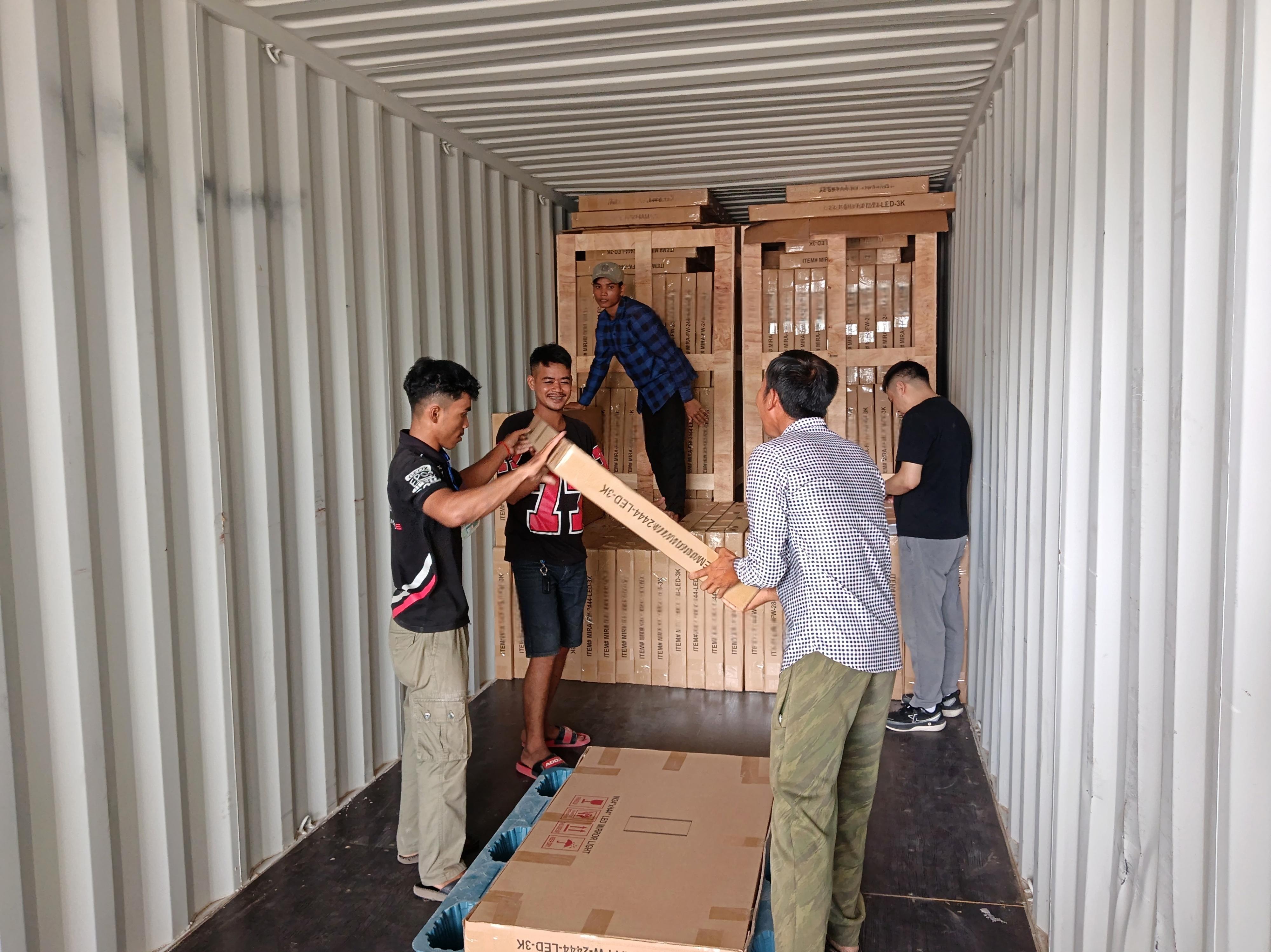 Divas-cambodia-factory-first-shipment-3x40hq-bathroom-mirrors