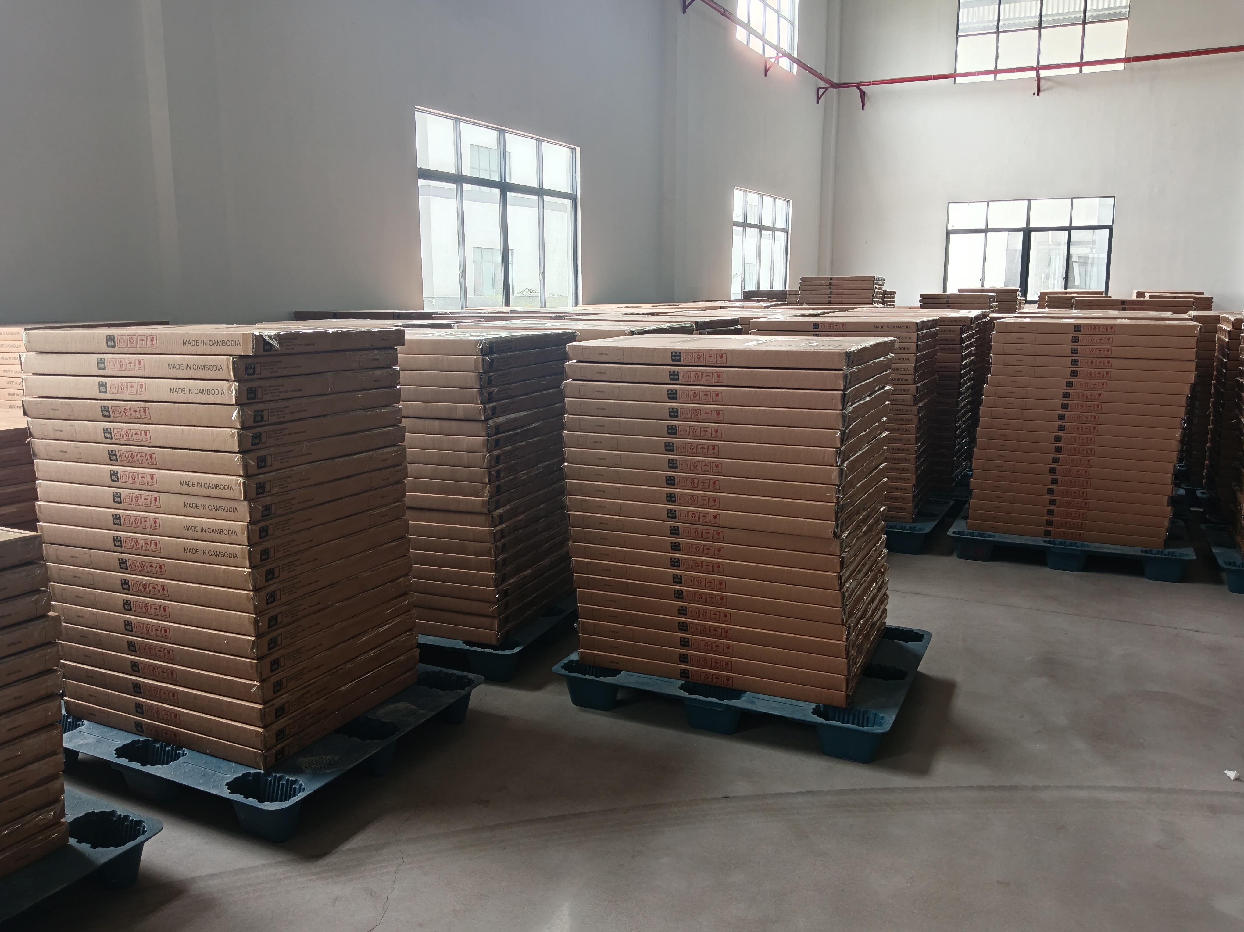 Cambodia LED Lighted Mirror Factory | Tempered Glass & Lightweight Packaging | DivasBath